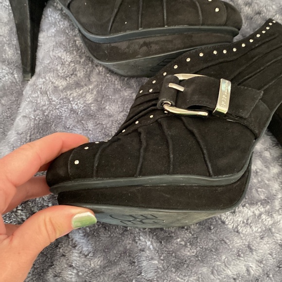 READ ALL SEXY EC BCBG black velour platform booties sz7 1/2 - Picture 3 of 11